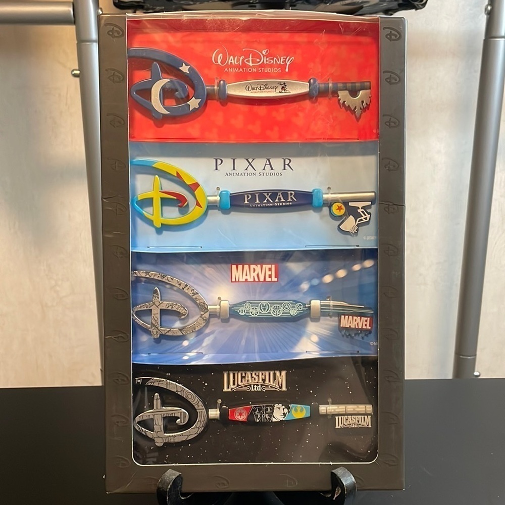 Disney Store Starter Key Collection Pixar Marvel Lucasfilm Star Wars 4 Pack‎ New